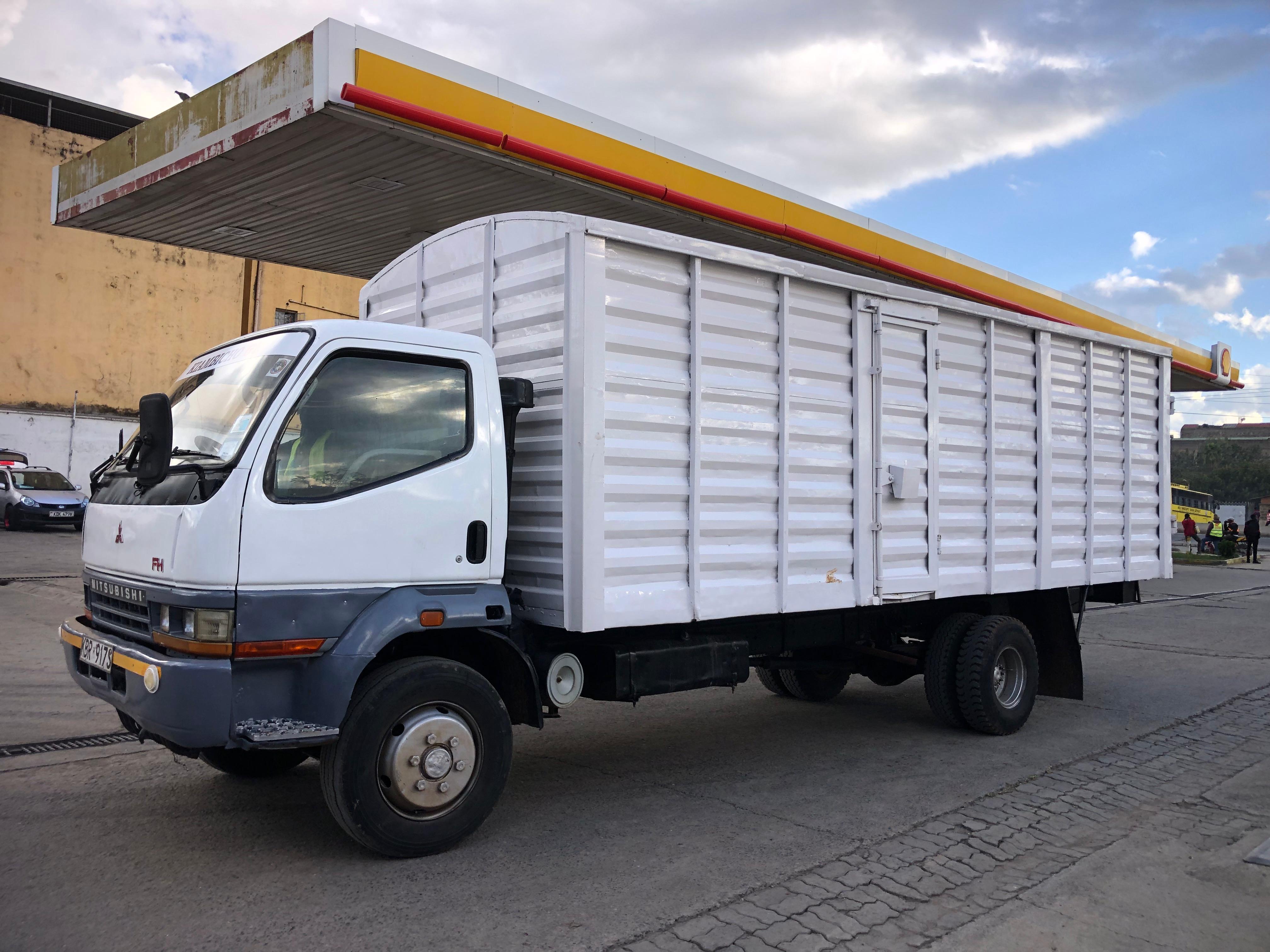 Mitsubishi Canter - Side View